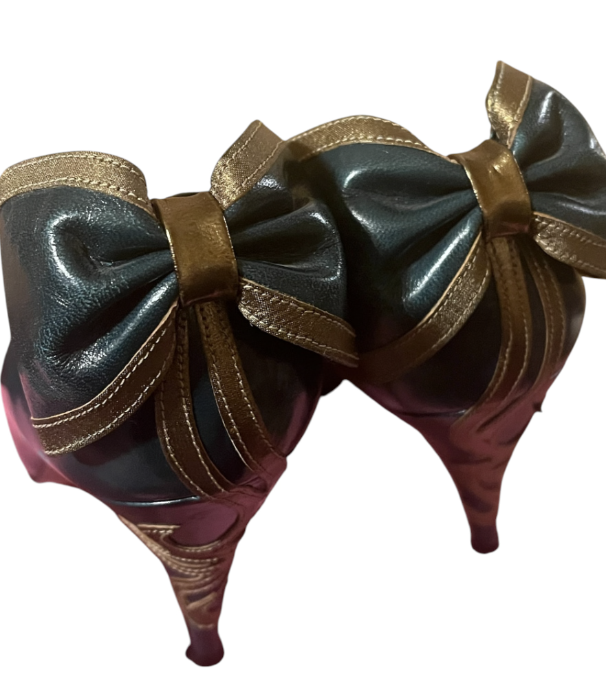 Teal green Patent Pumps with Bronze Bow Heel — Vintage Proxy