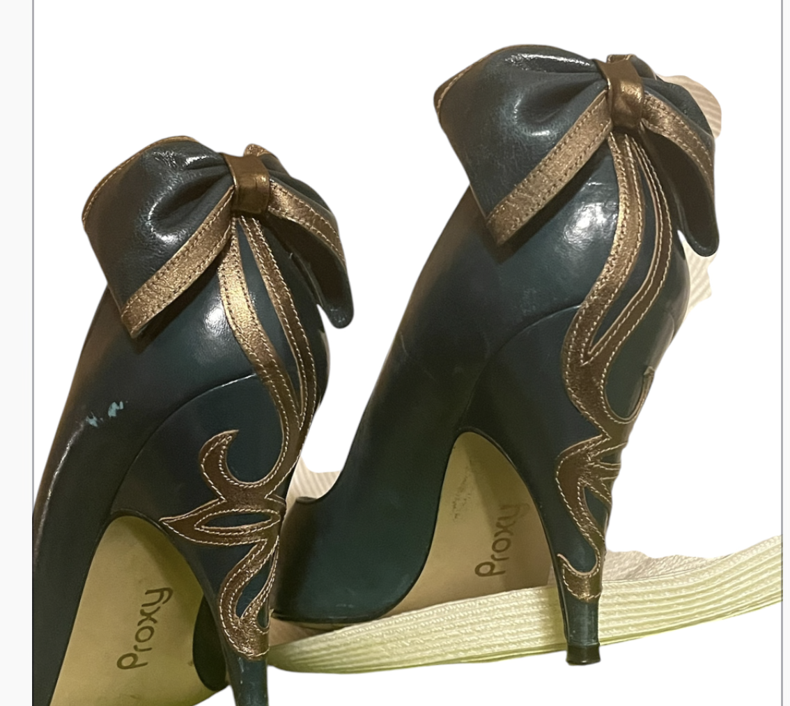 Teal green Patent Pumps with Bronze Bow Heel — Vintage Proxy
