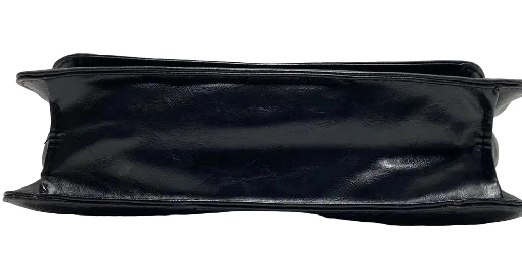 Deena & Ozzy black clutch base view