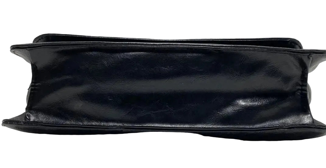 Deena & Ozzy black clutch base view